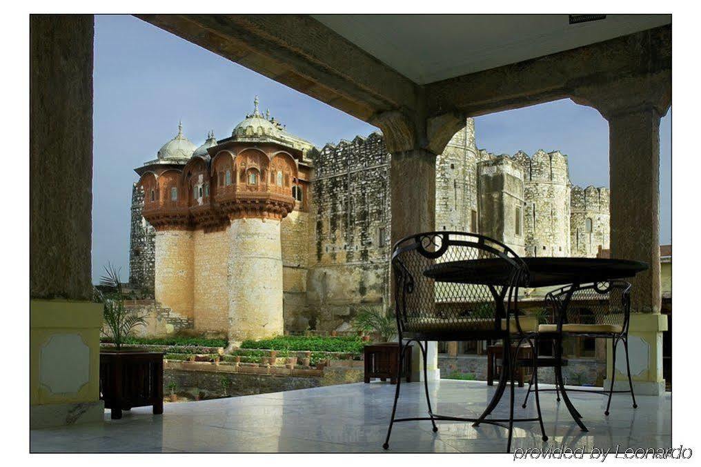 Atulya Fort Khejarla Restaurante foto